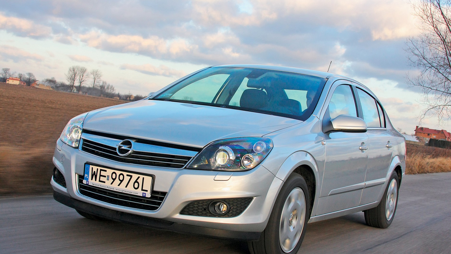 Opel Astra należy do najczęściej sprowadzanych aut używanych. Na podium są też Golf i Audi A4