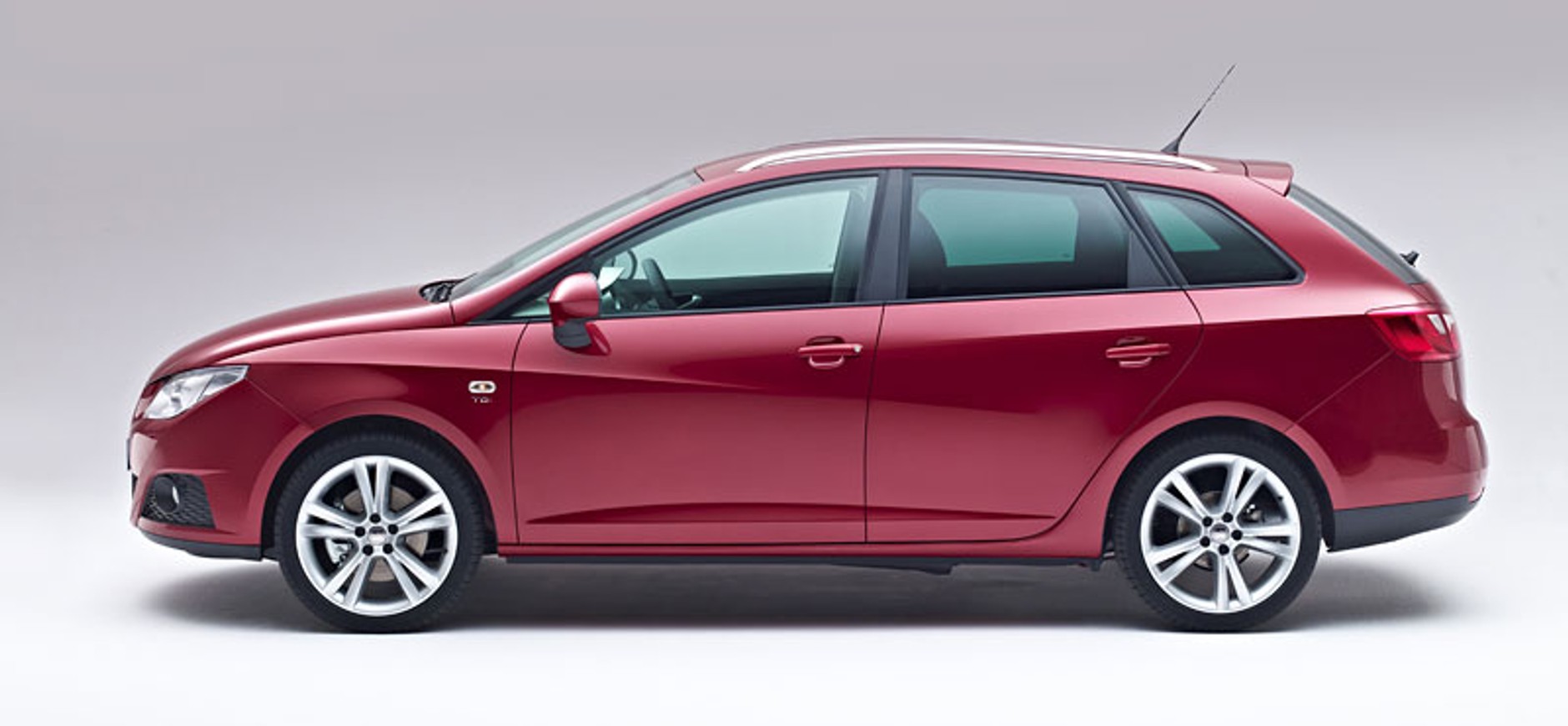 Genewa 2010: SEAT Ibiza ST – nowe kombi  rodzinie (galeria)