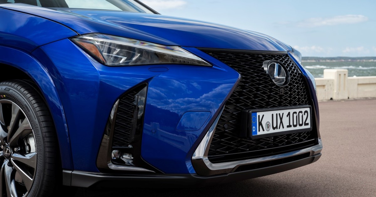 Lexus UX 2024