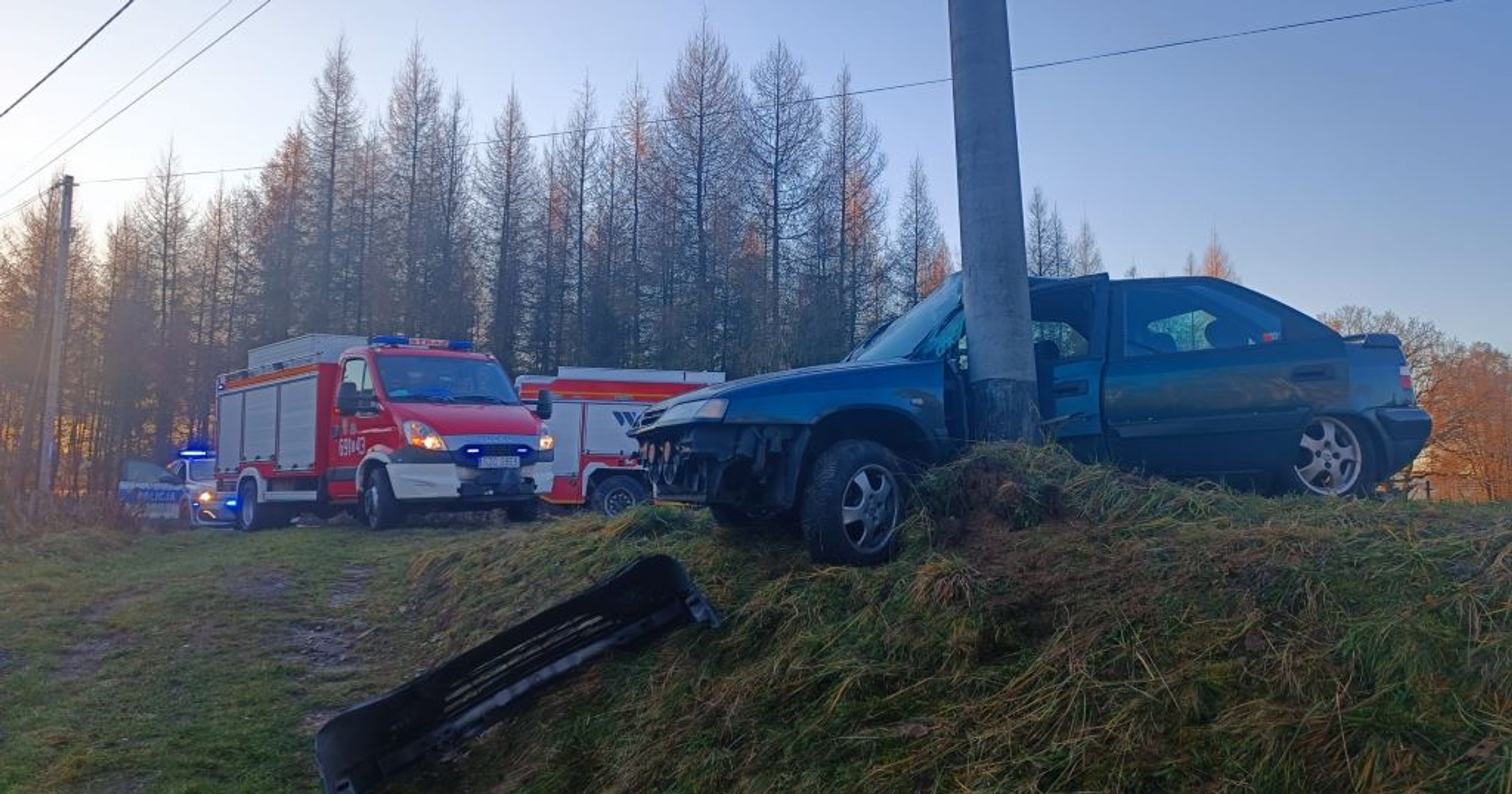 19-latek uderzył w słup energetyczny na ulicy Kradziejówka