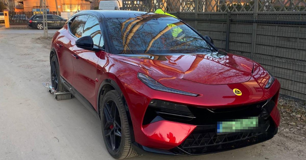 Odzyskany Lotus Eletre