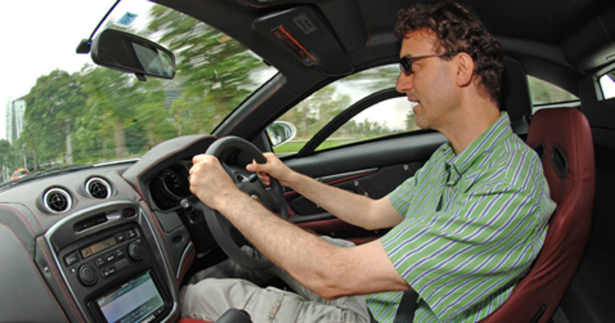 Toyota Prius kontra Honda Insight: Hybrydowe imperium szybko rośnie w siłę