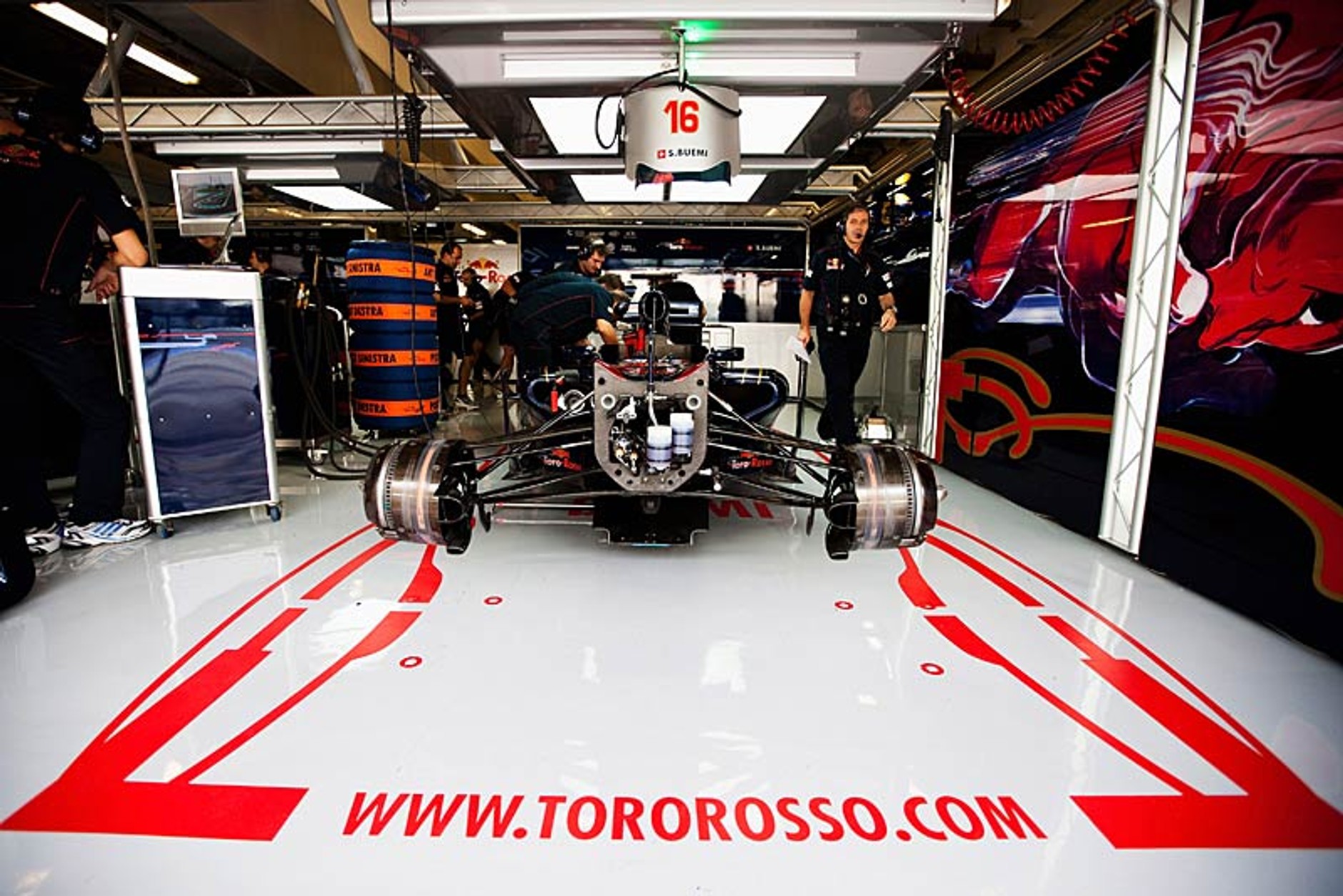 Grand Prix Abu Dhabi 2010: Vettel najmłodszym mistrzem świata, Kubica 5. (relacja, wyniki)