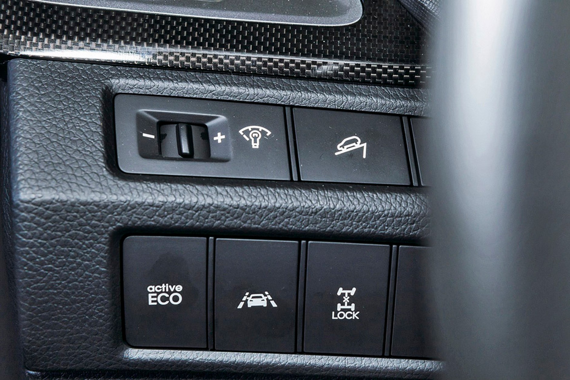 Nowy Hyundai Santa Fe kontra  BMW X3: kierunek luksus