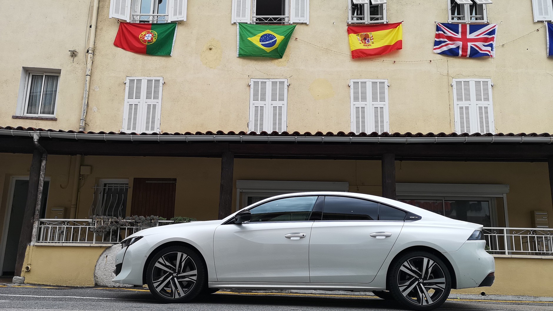 Peugeot 508 - wersje GT z silnikiem BlueHDI o mocy 180 KM