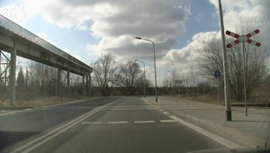 Przejazd kolejowy bez zapór – jak się zachować?