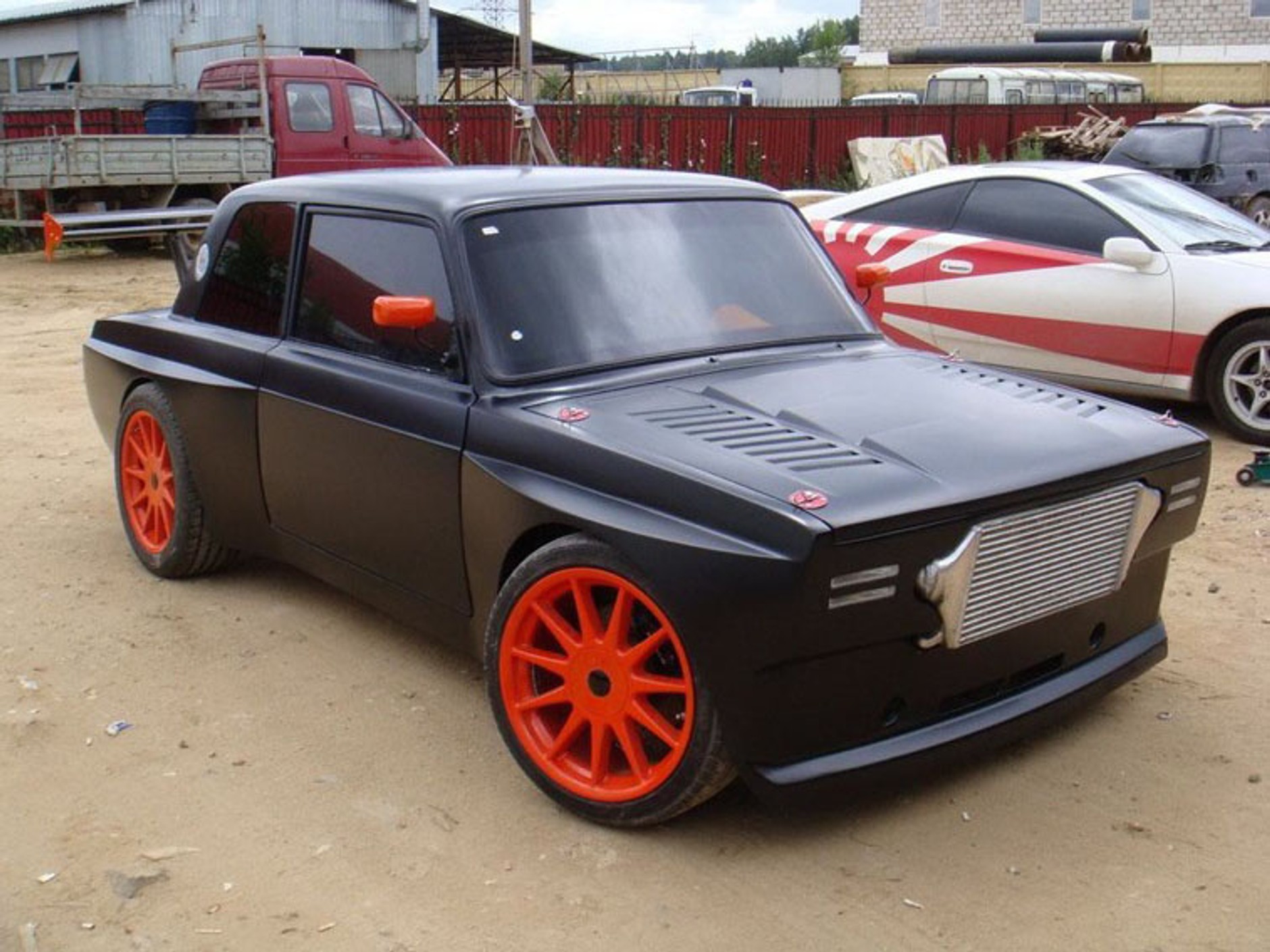 Lada 2105 Gladkov Edition: rosyjski tuning nieco inaczej