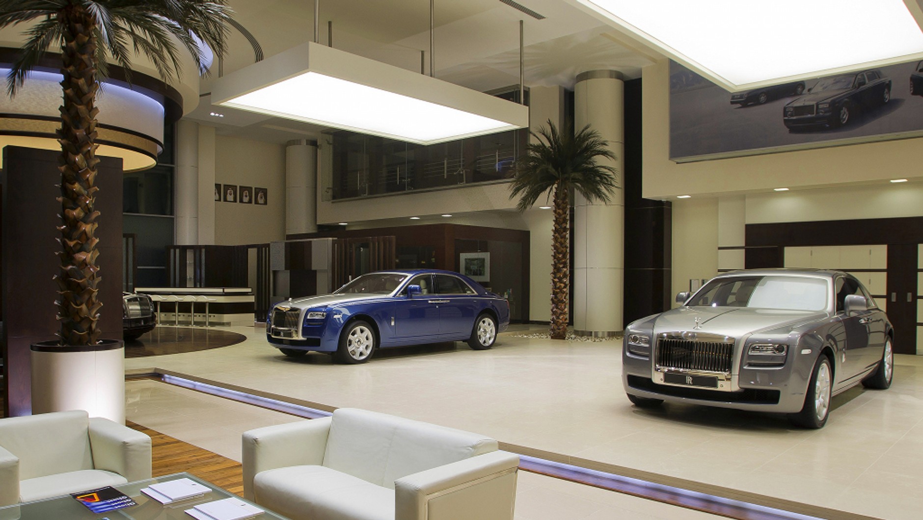 Gdzie jest największy salon Rolls Royce'a?