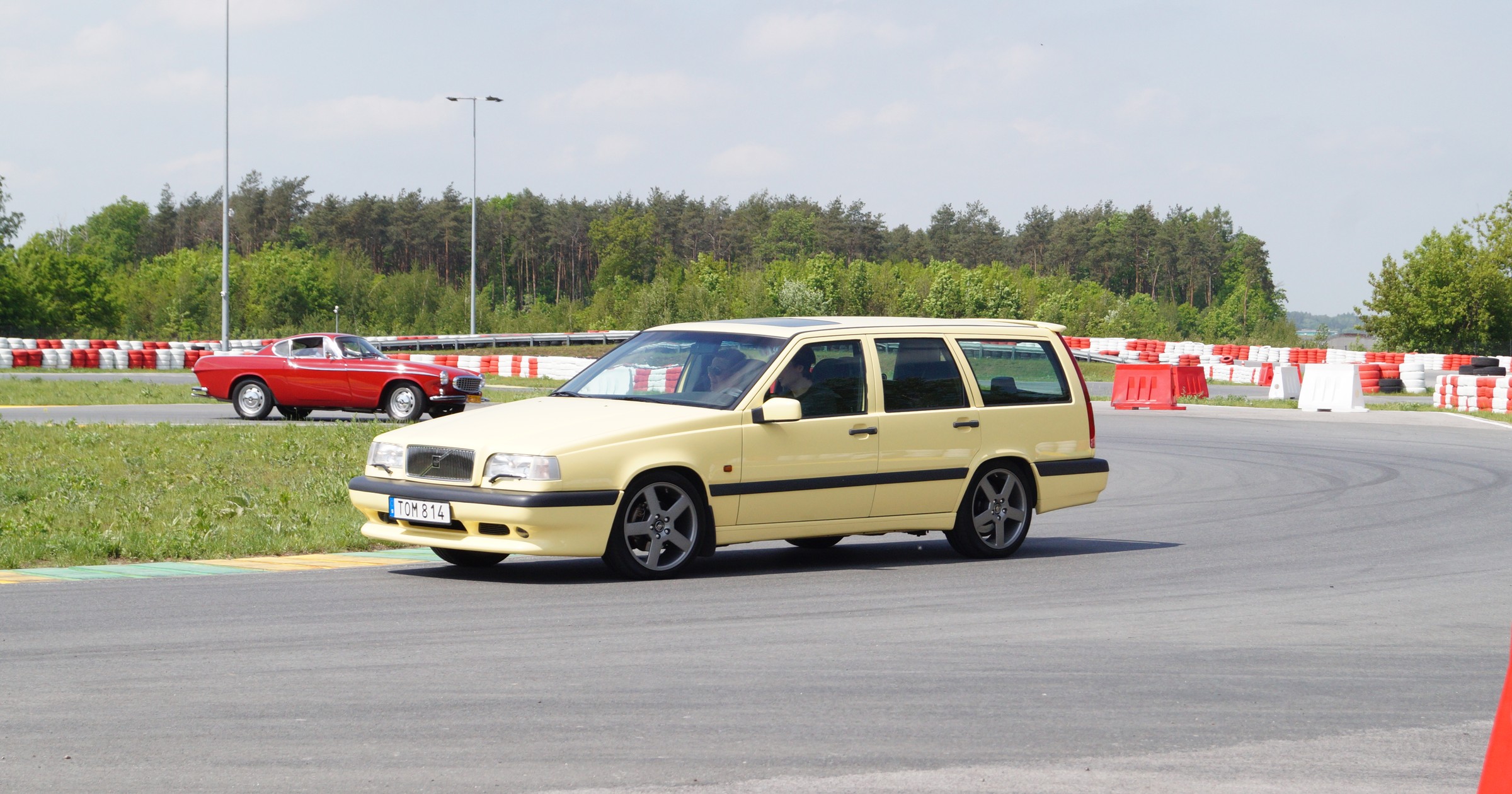 Klasyczne auta Volvo na torze Modlin
