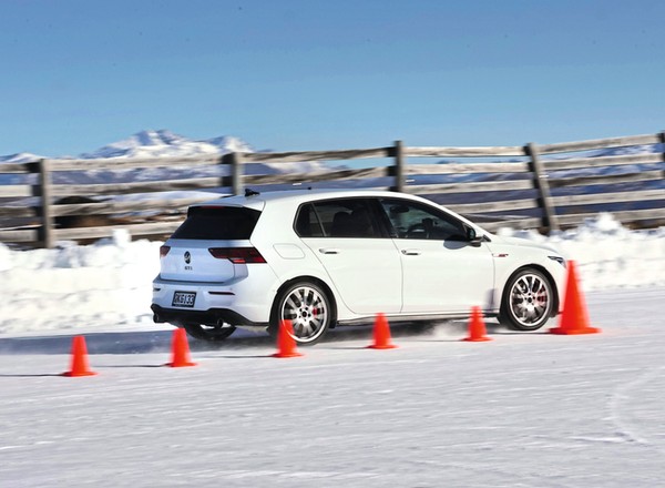 Tych opon zimowych nie kupuj w 2025 r., nawet jeśli cena będzie świetna. Przepadły w testach
