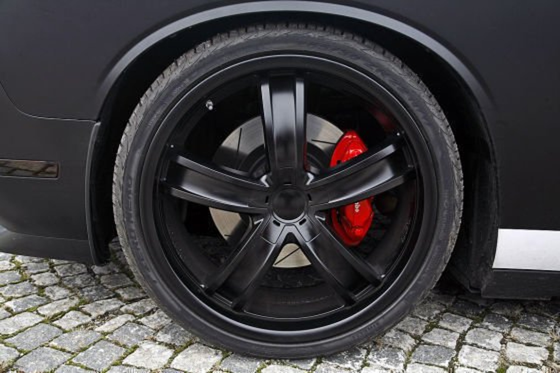 Camaro kontra Challenger i Mustang - V8 po tuningu wiele potrafi