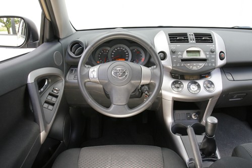 Toyota RAV-4 2.0 VVT-i - Trochę terenowa