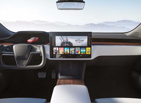 Tesla Model S po liftingu – Wiedźmin, Cyberpunk, wolant i cios w Bugatti