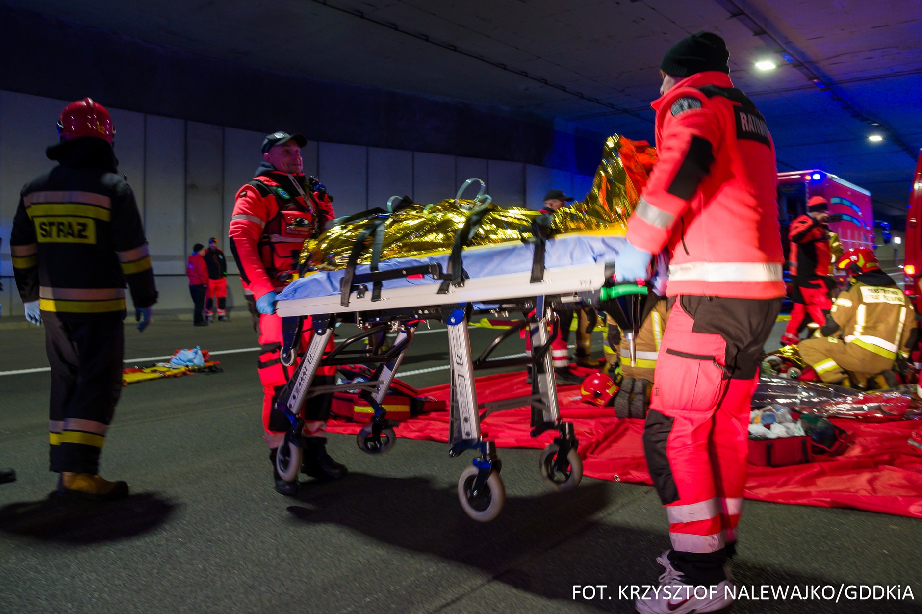 Ćwiczenia służb ratowniczych w tunelu na S2 POW w Warszawie