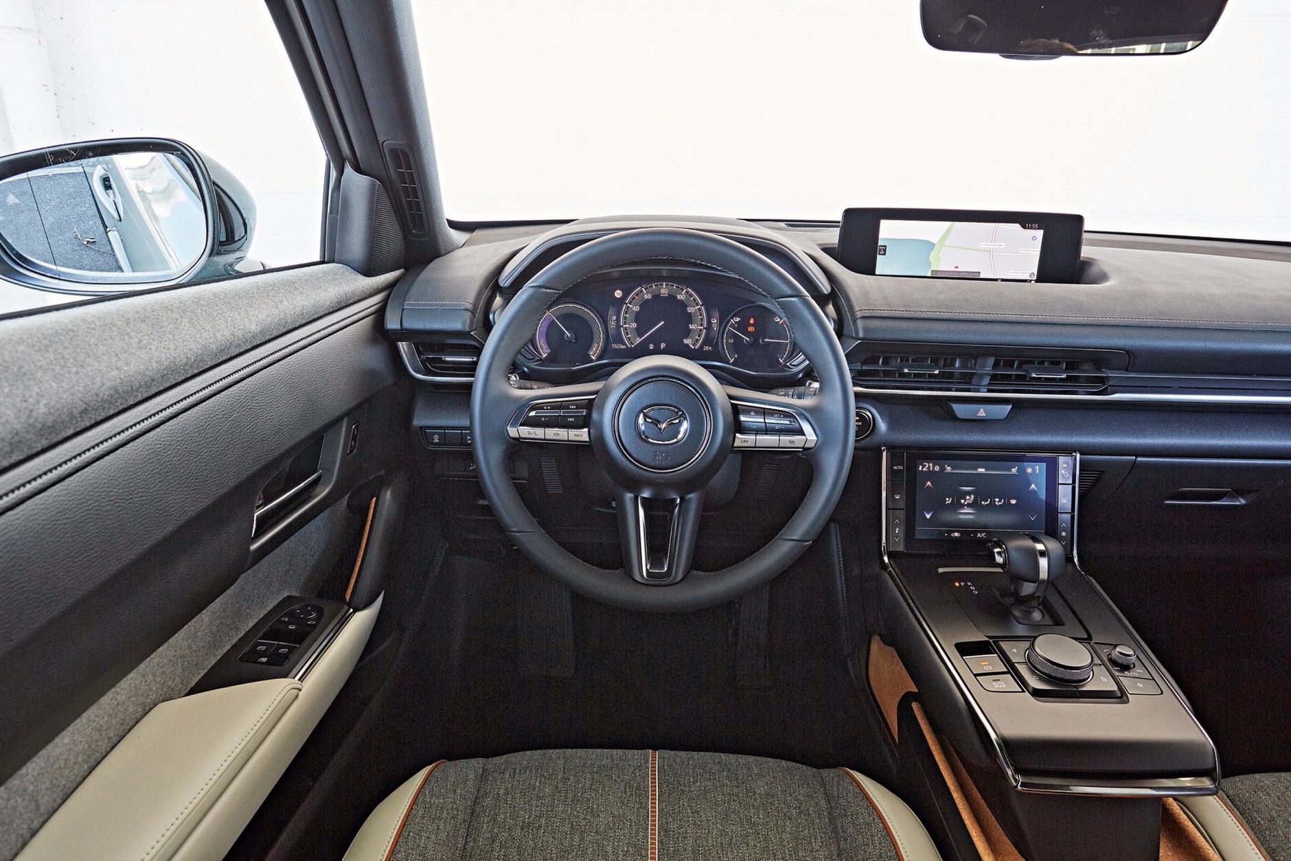 Mazda MX-30 - kokpit