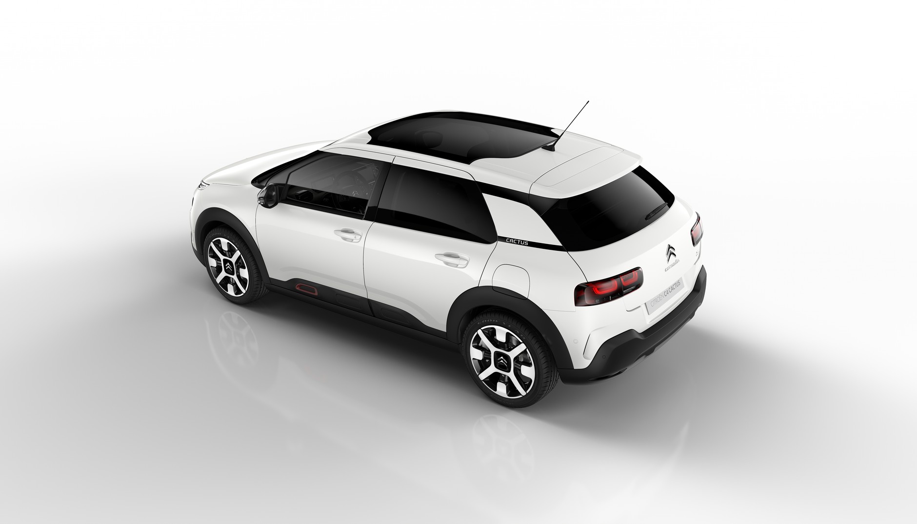 Z tyłu powiękoszono lampy i zrezygnowano z charakterystycznego czarnego pasa pomiędzy lampami. Citroen C4  Cactus