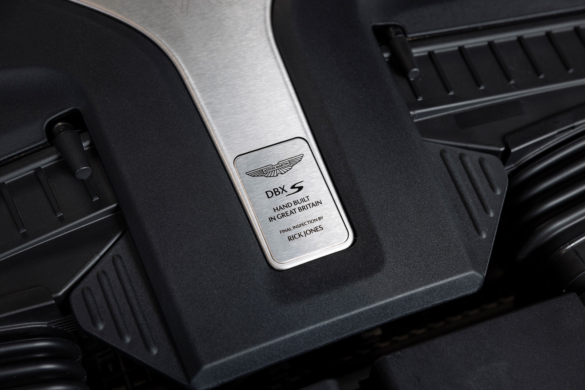 Aston Martin DBX S