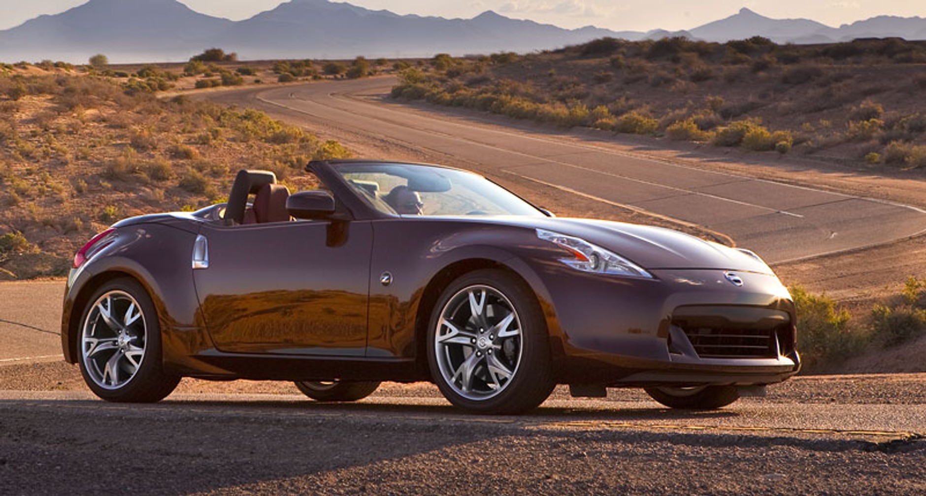 Nowy Jork 2009: Nissan zaprezentował model 370Z Roadster
