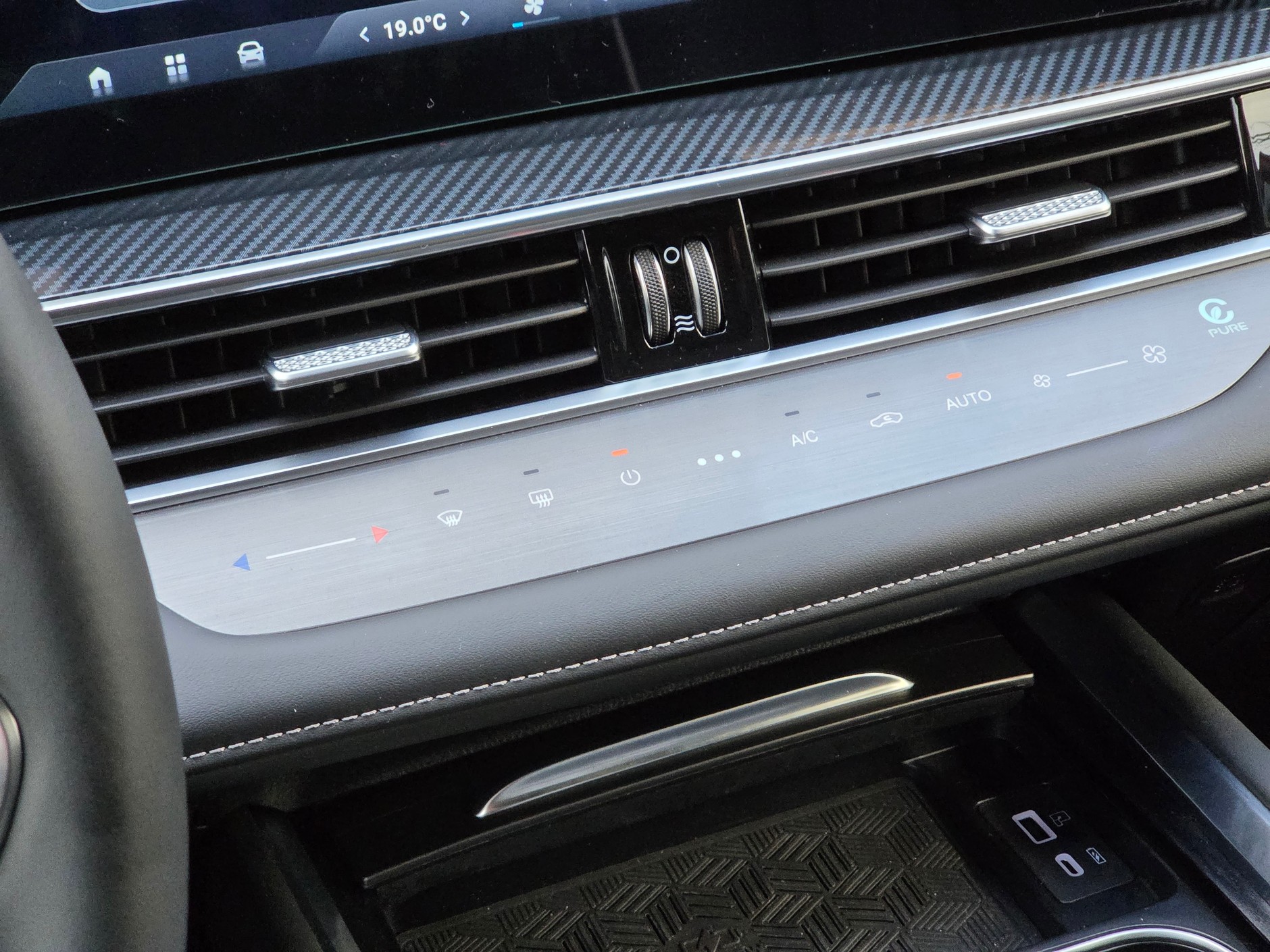 Chery Tiggo 7 PHEV należy się plus za oddzielny panel klimatyzacji pod ekranem