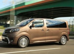 Toyota ProAce Verso Medium - pogromca Volkswagena T6?
