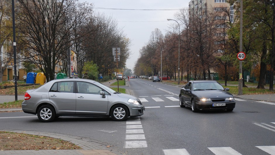 Skrzyżowania równorzędne - Proste tylko w teorii