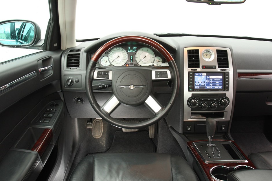 Używany Chrysler 300C: czy warto kupić amerykańską limuzynę?