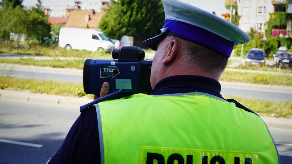 Obraz pochodzący z serwisu https://warminsko-mazurska.policja.gov.pl/ol/aktualnosci/122455,Przekroczyli-predkosc-Jeden-stracil-prawo-jazdy-drugi-byl-nietrzezwy.html