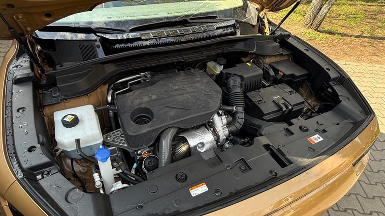 KGM Actyon – komora silnika