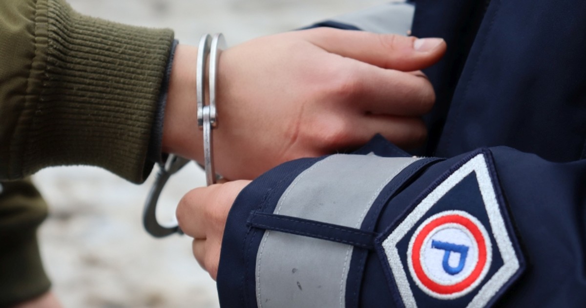 Zbliżyła się i poczuła znajomy zapach. Zabrała mu kluczyki