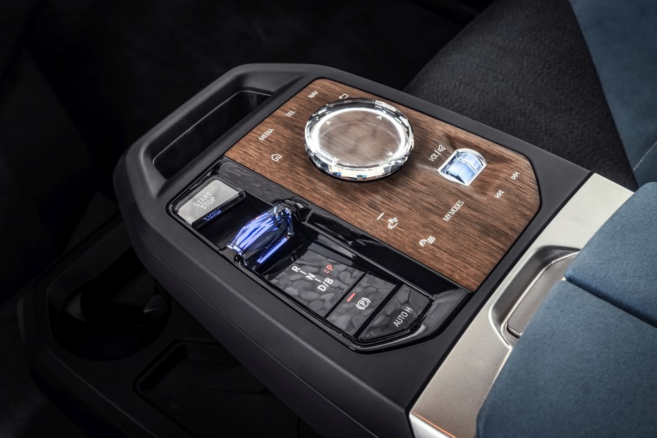 BMW iDrive oraz system 8 generacji