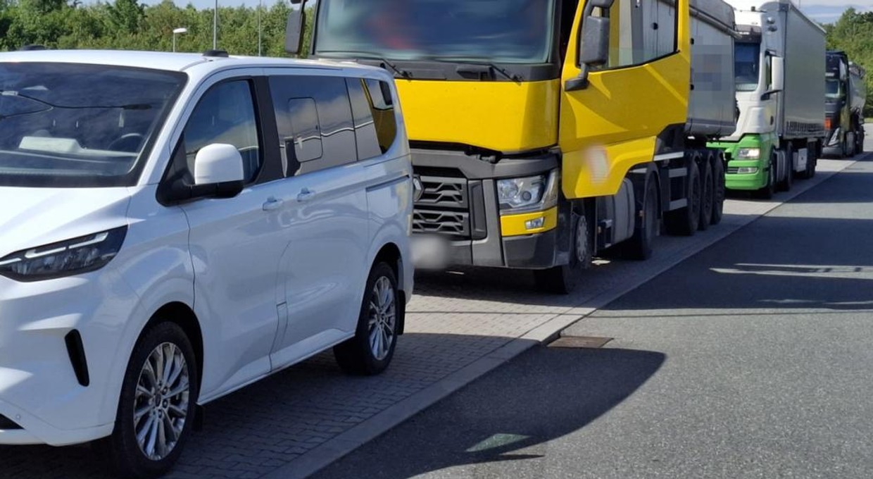 Potężne kary za wyścigi słoni na autostradach. "Wszystkich i tak nie wyłapią"