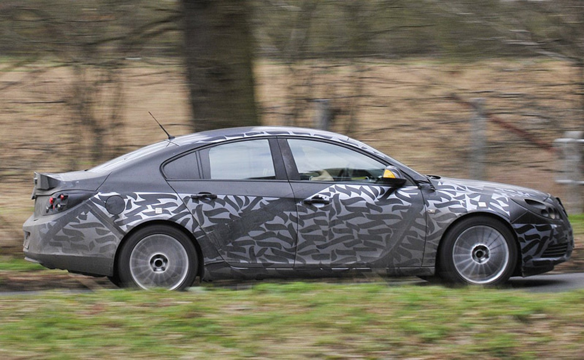 Opel: kamuflaż i maskowanie - walka z paparazzi prototypów