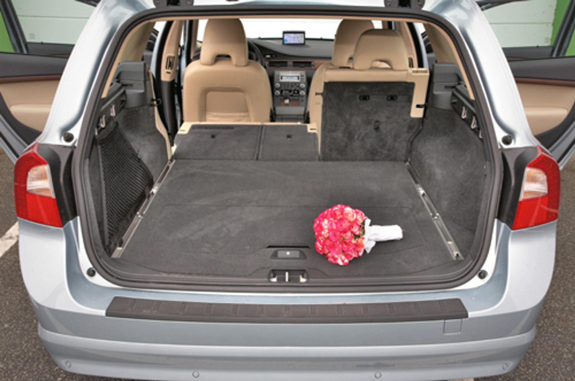 Ford Mondeo, Opel Vectra, Volkswagen Passat, Volvo V70 - Czym do ślubu?