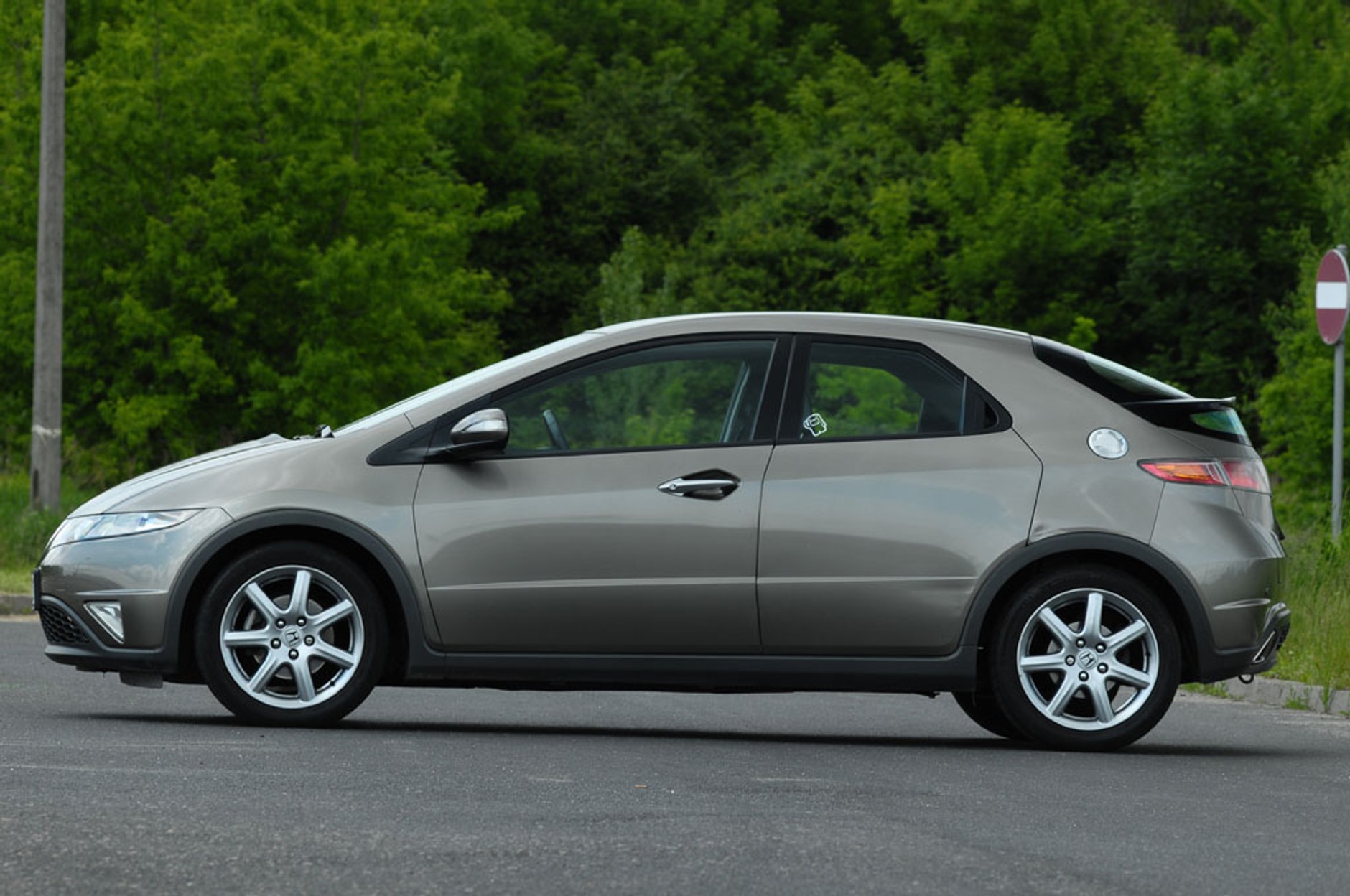 Przybysz z planety Ziemia - Honda Civic 1.8