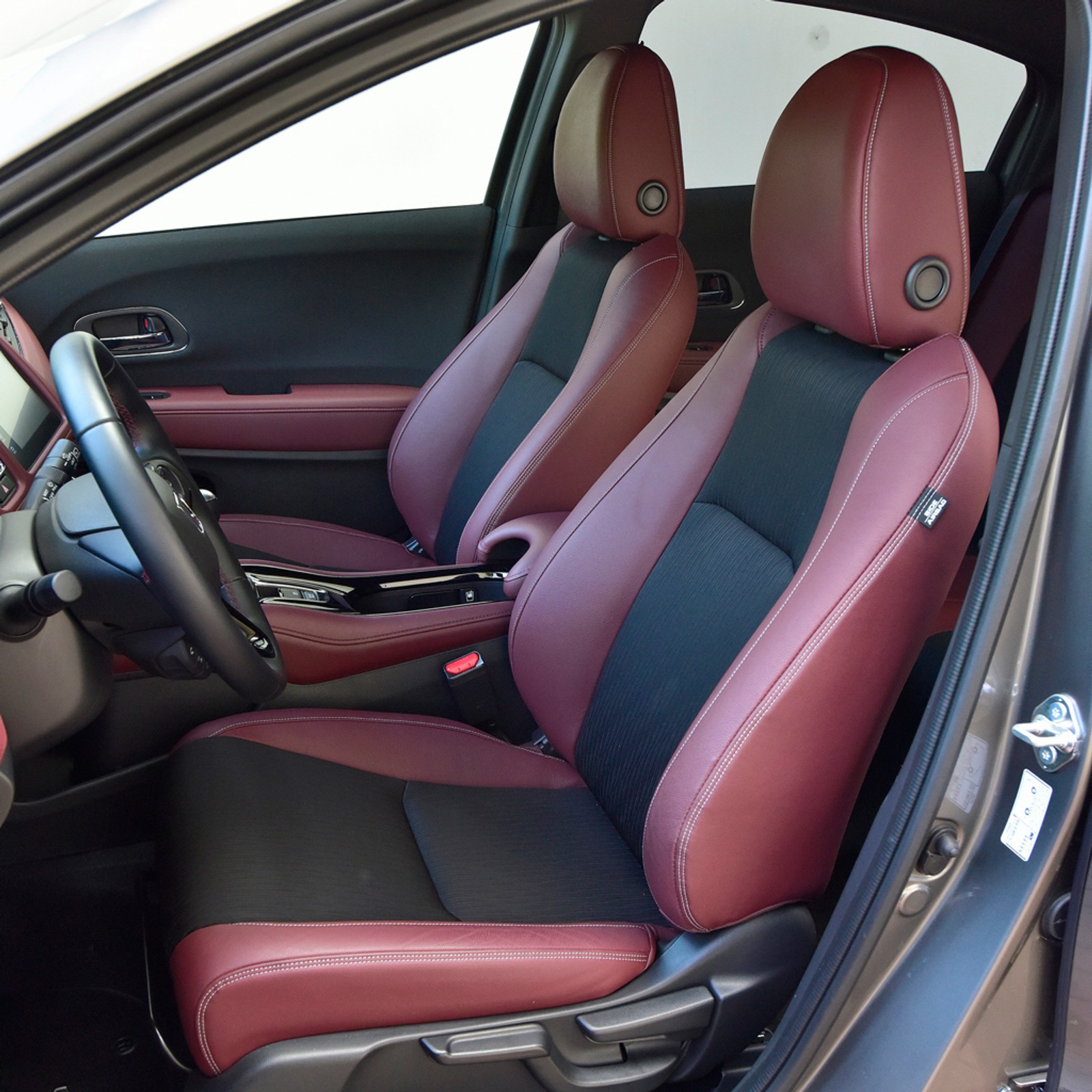 Porównanie: Honda HR-V, Opel Crossland X i Skoda Karoq