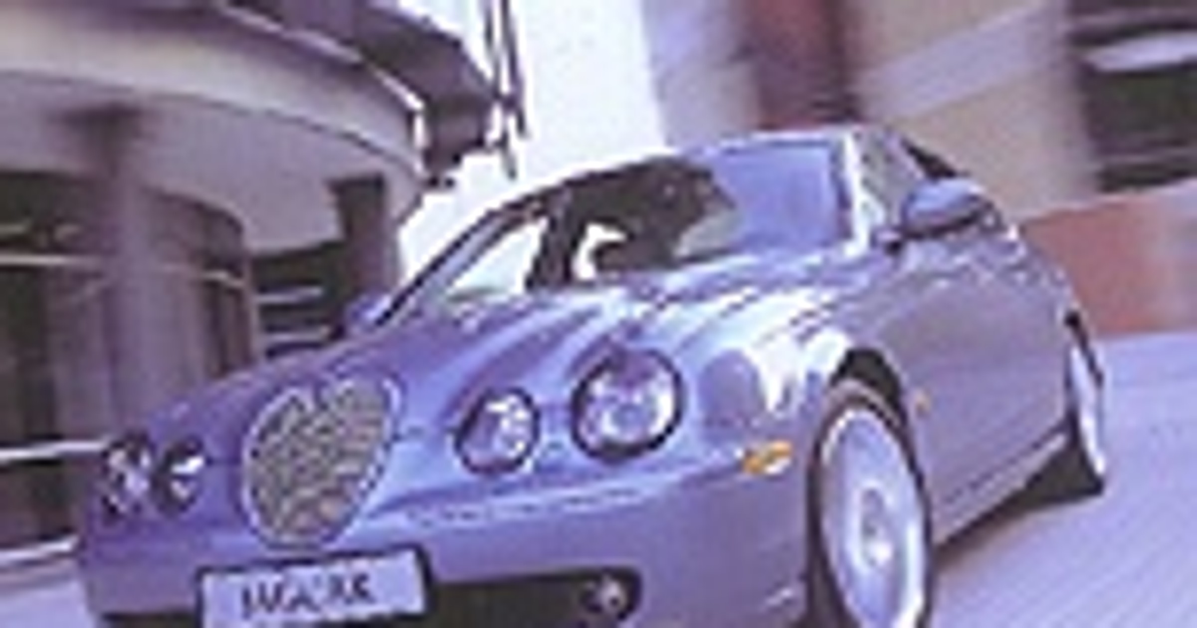 Jaguar buduje salony