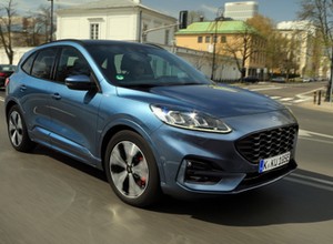 Możliwy pożar w hybrydzie, czyli akcja naprawcza nowego Forda Kuga