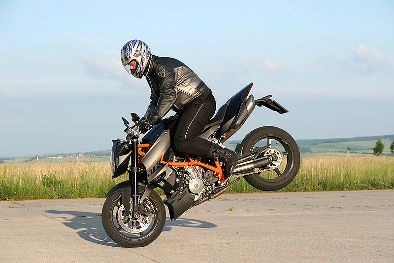 KTM 990 SuperDuke R: Ready to Race