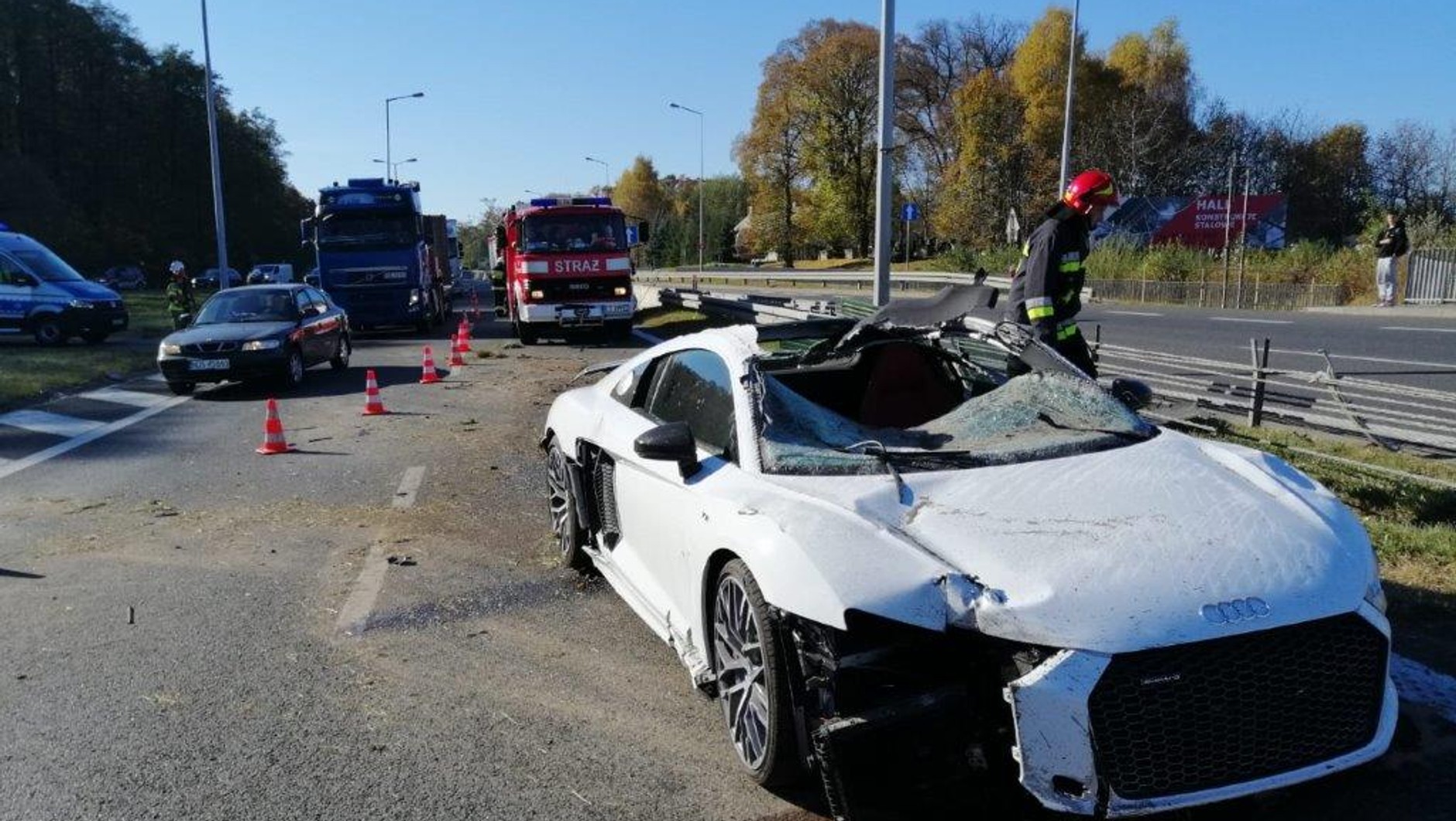 Słoneczna pogoda i prosta droga: niebezpieczne połączenie
