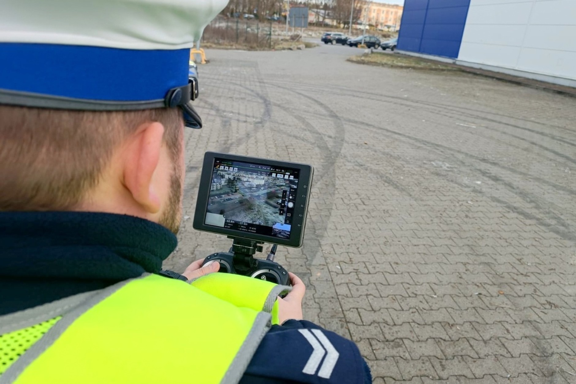 Policjanci przyglądali się kierowcom "z góry". Zwracali uwagę na jedno wykroczenie