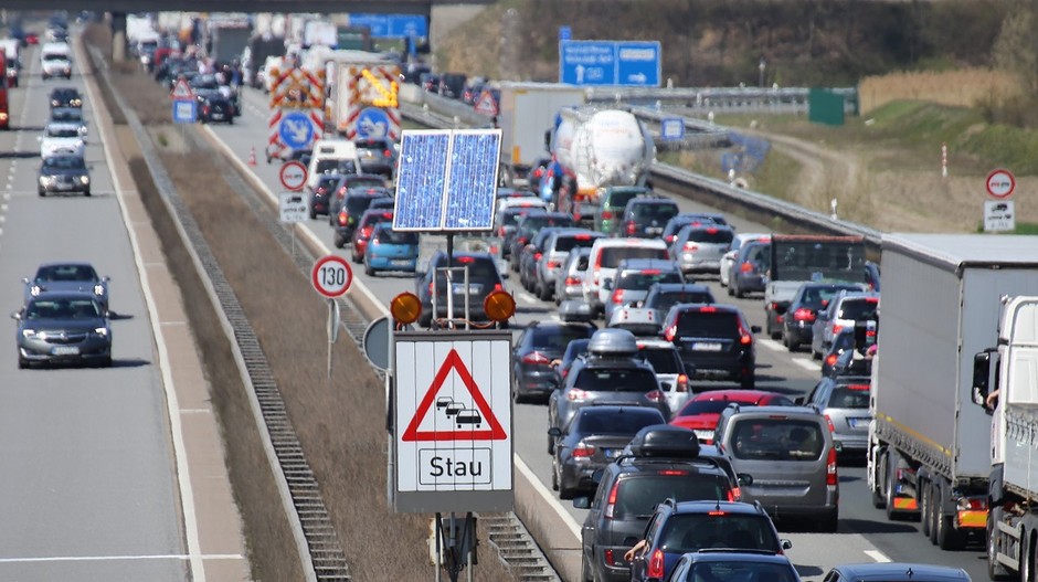 Nie każde zdarzenie wstrzymuje ruch na autostradzie. Czasami wystarczy zwolnić