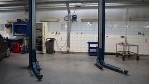 Warsztat zawyżył koszty lub użył złych części? Prawnicy wyjaśniają, jak uniknąć kłopotów