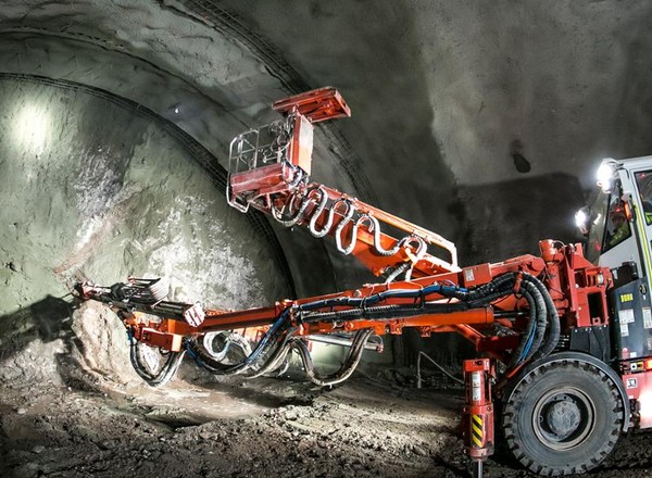 Droga S3 Bolków — Kamienna Góra: zakończono drążenie tunelu o długości ok. 2,3 km