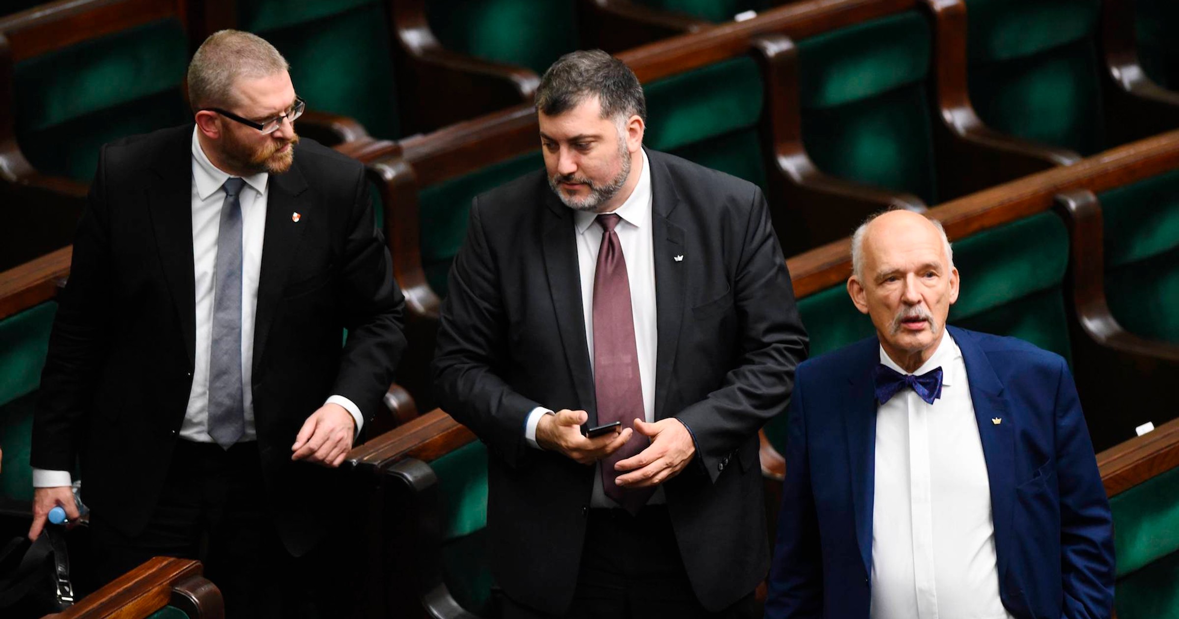 Posłowie Grzegorz Braun, Artur Dziambor i Janusz Korwin-Mikke – członkowie Parlamentarnego zespołu ds. Obrony Praw kierowców