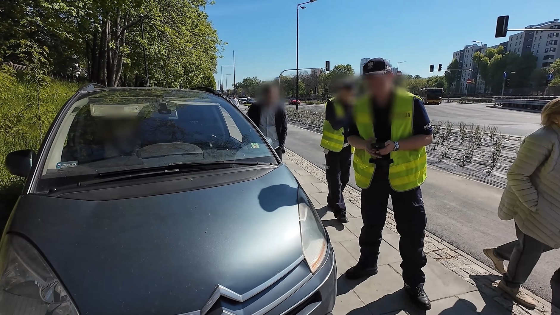 Akcja "Konfitury" na chodniku przy ul. Wolskiej w Warszawie