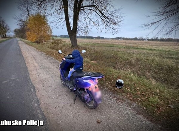 Był pod wpływem alkoholu. Przewoził na motorowerze 3-latka bez kasku