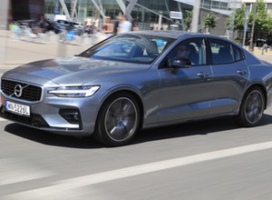 Volvo S60 T5 FWD - sportowy charakter