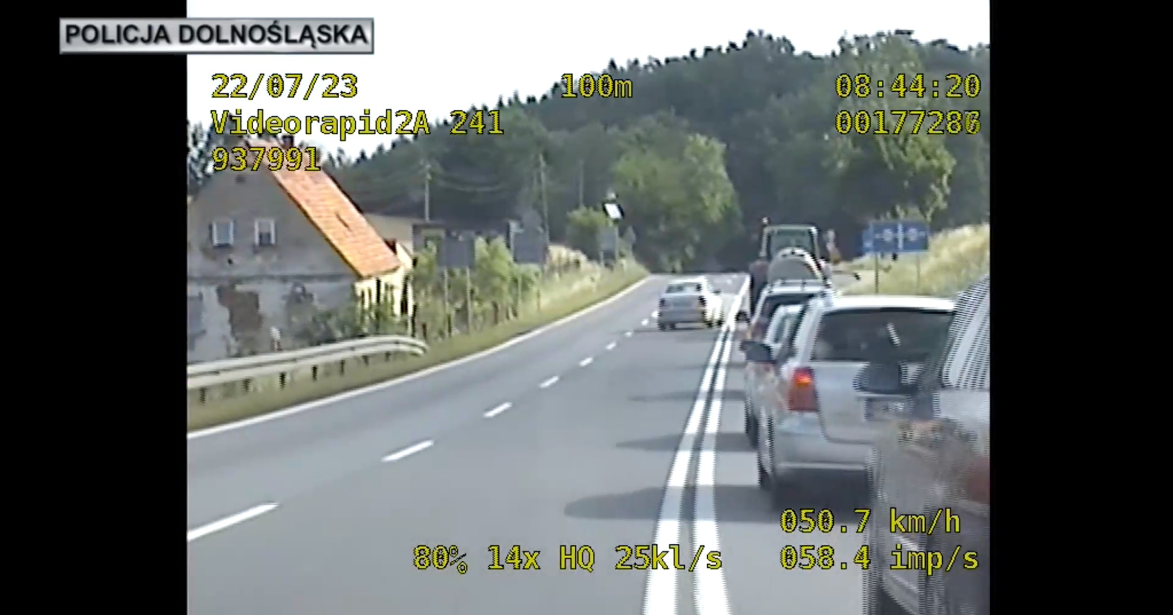 Kierowca dwa razy tego samego dnia został złapany na nieprawidłowym wyprzedzaniu
