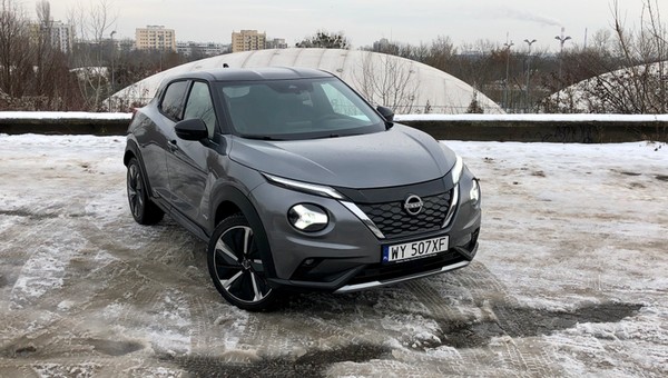 Nissan Juke Hybrid N-Design. Miejski crossover zyskał brakujący element