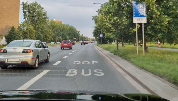 Koniec z elektrykami na buspasach. W Oslo zaczyna się ich robić za dużo
